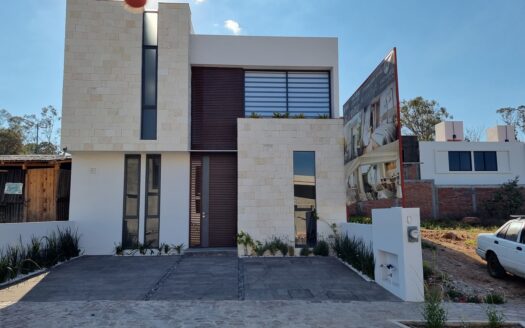 Fachada venta casa Praderas I Vistas de Altozano Morelia Michoacán