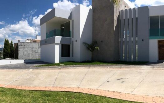 Fachada venta Paraíso Altozano Morelia Michoacán