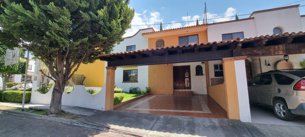 Fachada casa renta Santa María de Guido Morelia Michoacán