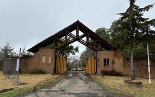 Fachada principal Fraccionamiento Bosques de AltaVista Charo Michoacán