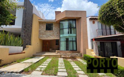 Fachada casa venta Cumbres de Morelia Michoacan